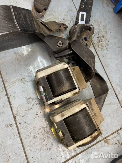 Ремни и замки безопасности Volkswagen Passat B3