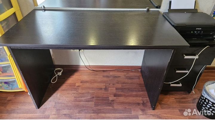 Письменный стол