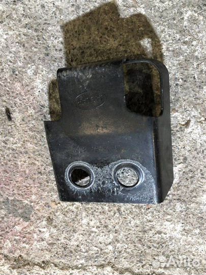 Кронштейн крыла Jaguar F-Pace X761