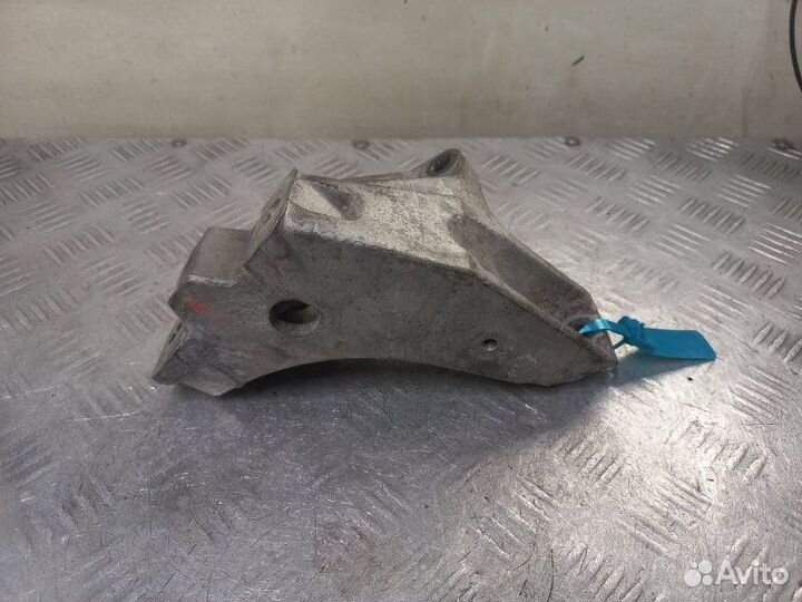 Кронштейн кпп Volkswagen Golf 4 1.4-1.6 BCA