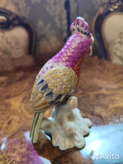 Статуэтка попугай фарфор