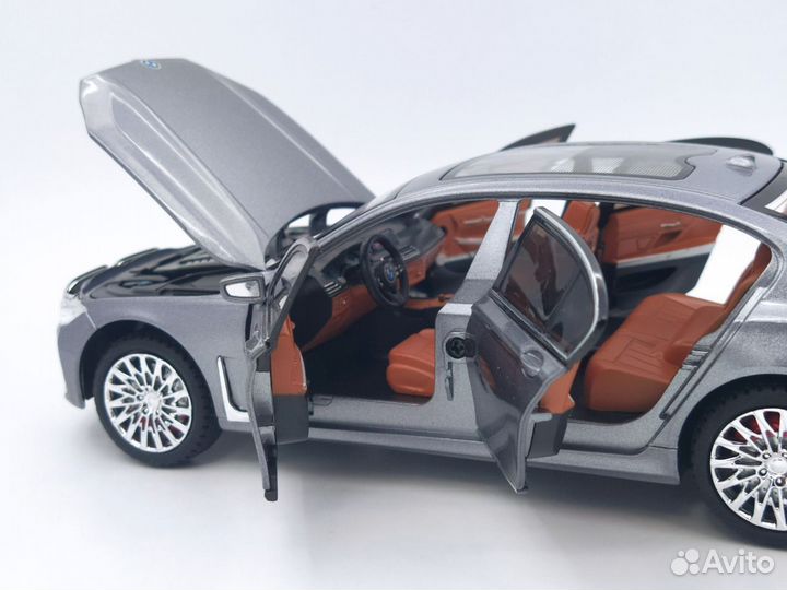 Коллекционные модели, металл. BMW 7