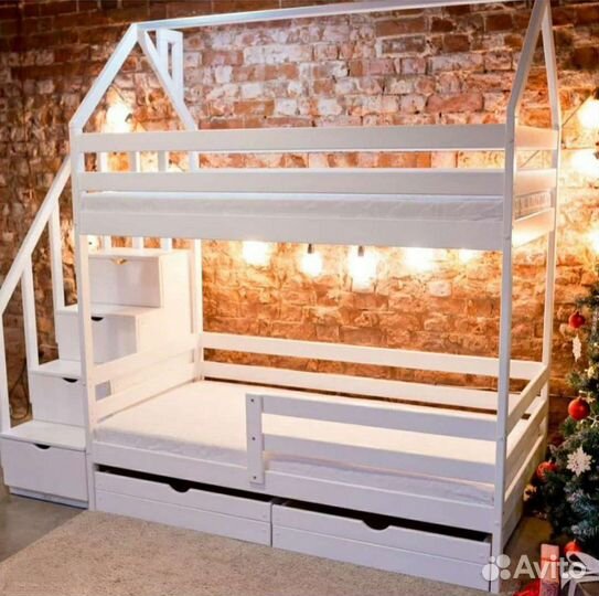 Кровать детская двухьярусная в наличии с ком