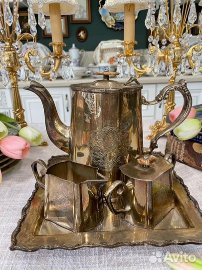 Чайник, сахарница, молочник, поднос