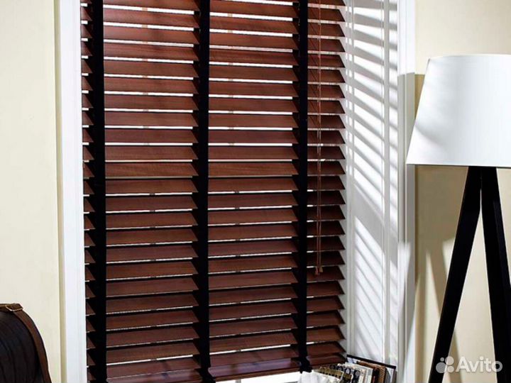 Деревянные жалюзи 50 мм на кухню