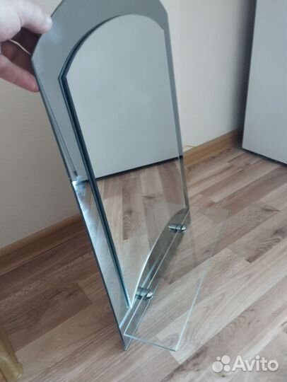 Зеркало в ванную с полочкой