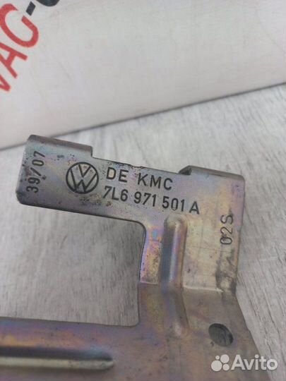 Кронштейн жгута проводов Volkswagen Touareg 1 рест