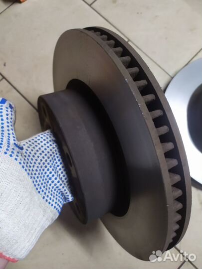 Тормозные диски передние Toyota/Lexus LC200