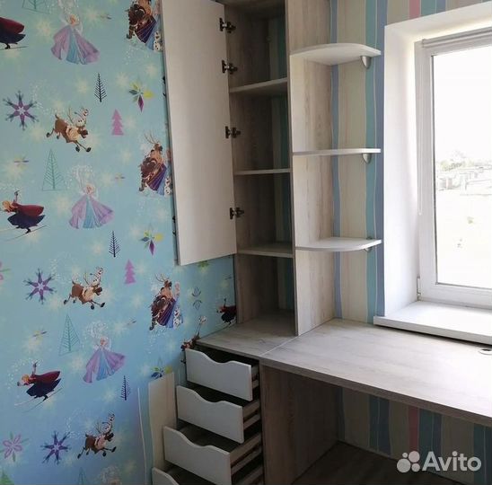 Письменный стол в детскую