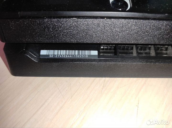 Ps4 pro 1tb CUH 7208b