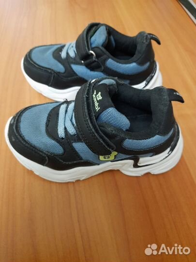 Кроссовки детские 26р