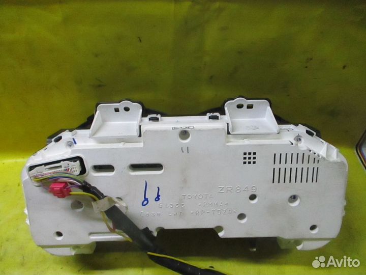 Панель приборов Toyota Corolla ZZE150