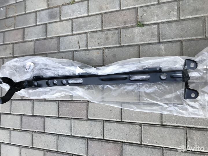 Кронштейн радиатора нижний Ford Focus 2 04-11