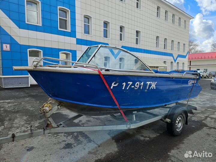 Лодка Quintrex Coast Runner 475