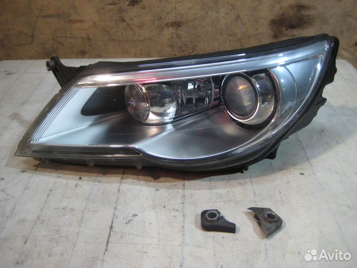 Фара левая ксенон (дефект уха) VW Tiguan 2007-2011
