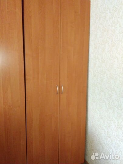 Шкаф книжный