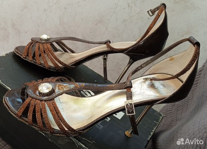 Праздничные босоножки Basic