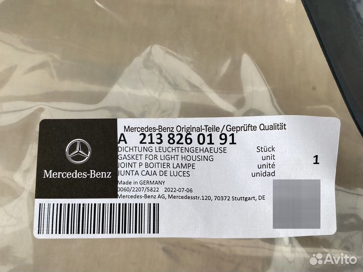 Уплотнитель правой фары Mercedes W213 A2138260191