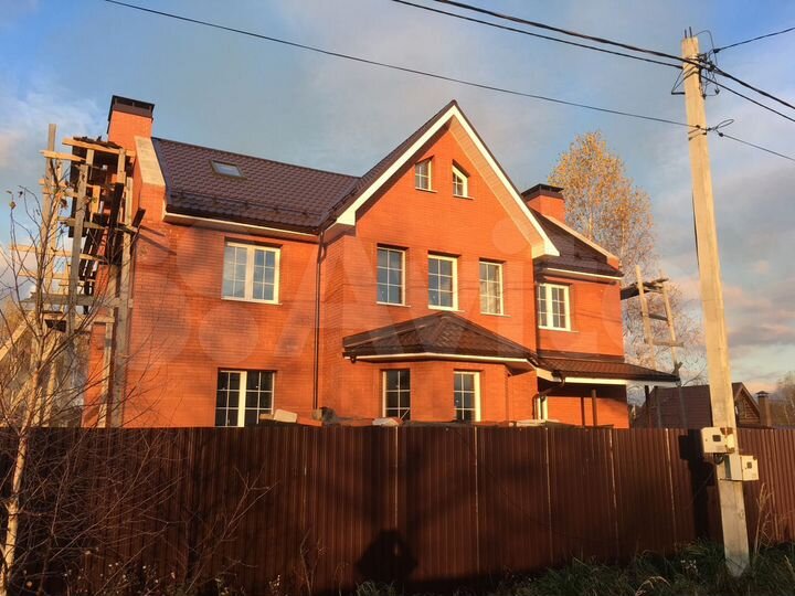 Дом 300 м² на участке 10 сот.