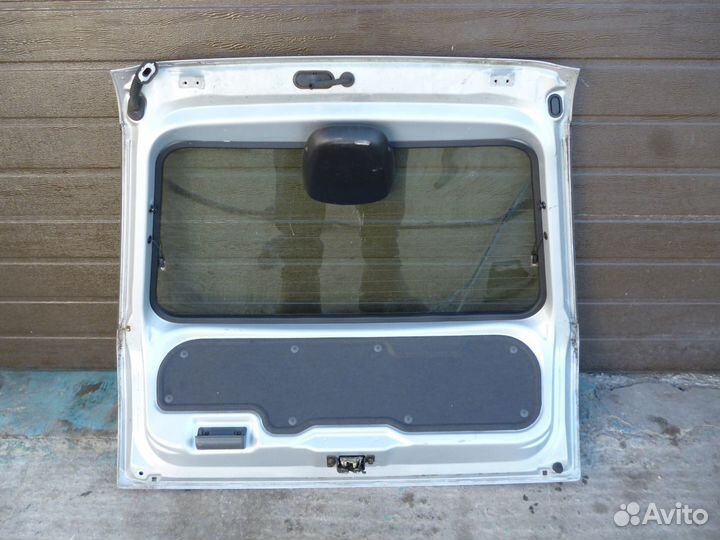 Крышка багажника Mazda 323 купе мазда 323