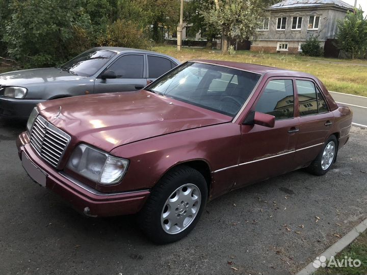 Mercedes-Benz E-класс 2.2 МТ, 1994, битый, 256 000 км