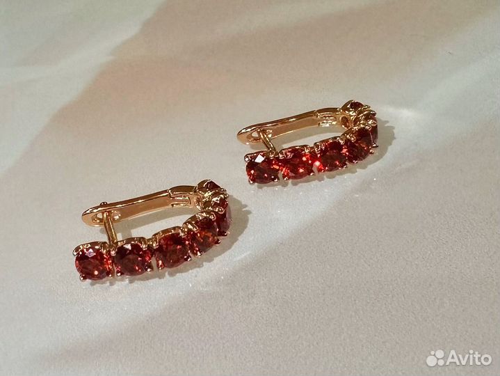 Серьги с камнем