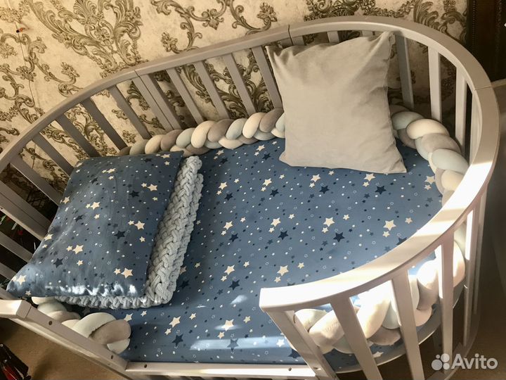 Детская кроватка с маятником круглая