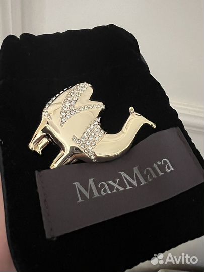 Max Mara новая большая брошь верблюд