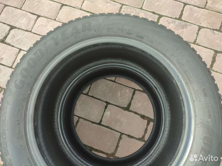 Goodyear UltraGrip 8 Performance 225/55 R17 101V