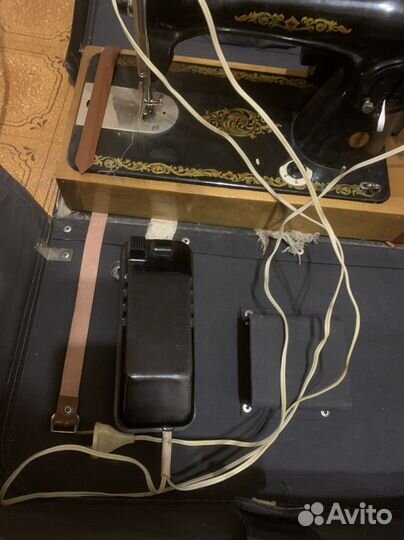 Швейная машина электрическая с педалью