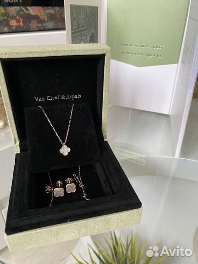 Серьги пусеты van Cleef