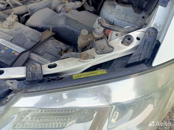 Toyota alphard фары