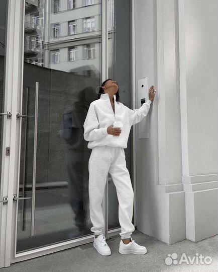 Спортивный костюм женский