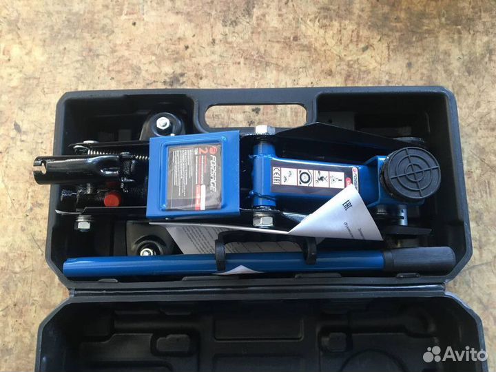 Домкрат подкатной Forsage 2т в кейсе