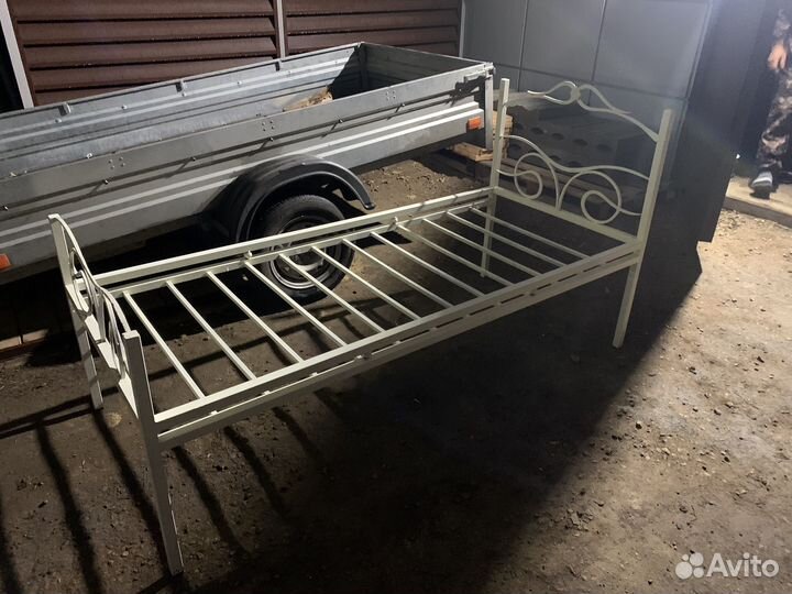 Кровать из металла