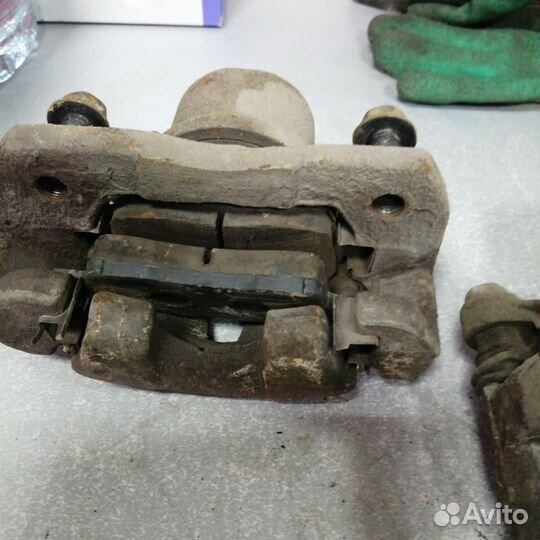 Суппорт передний со скобой. Правый и левый