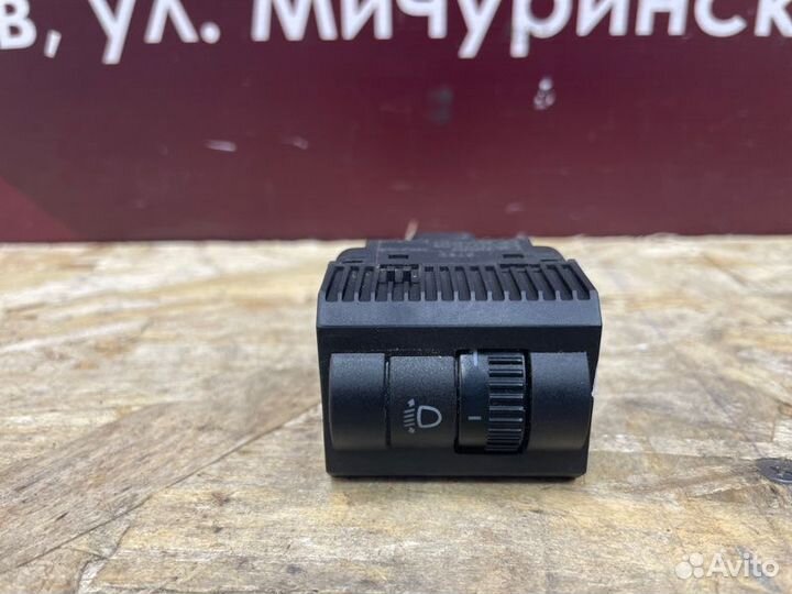 Кнопка корректора фар Volkswagen Polo