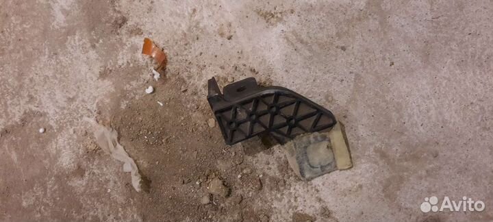 Кронштейн фары пер. П. Audi A7/2013