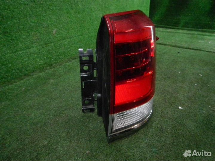 Фонарь задний наружный правый Toyota Land Cruiser