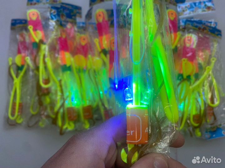 Светящиеся вертолётики с рогаткой оптом 270