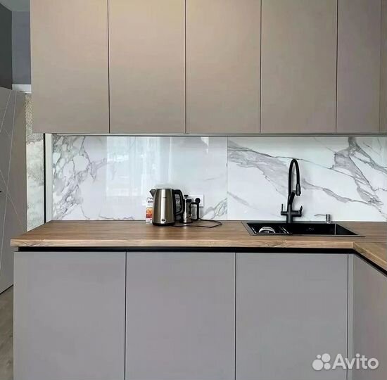 Угловой кухонный гарнитур современный