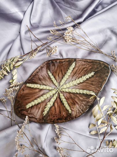 Подставка из эпоксидной смолы с сушеной пшеницей