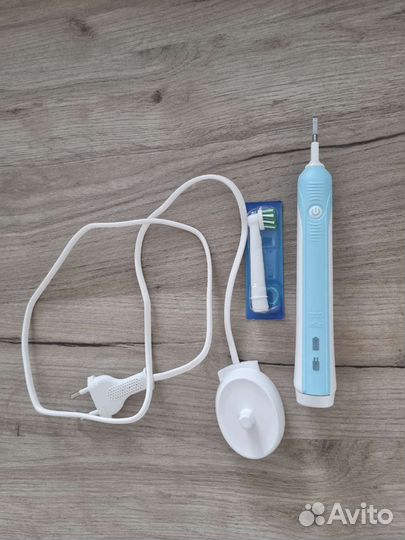 Электрическая зубная щетка Oral-B Pro 1 - 500