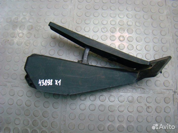 BMW X1 E84 Педаль газа