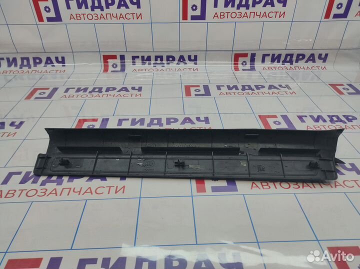 Накладка на порог (внутренняя) передняя правая Lifan Solano B5402271. Царапины