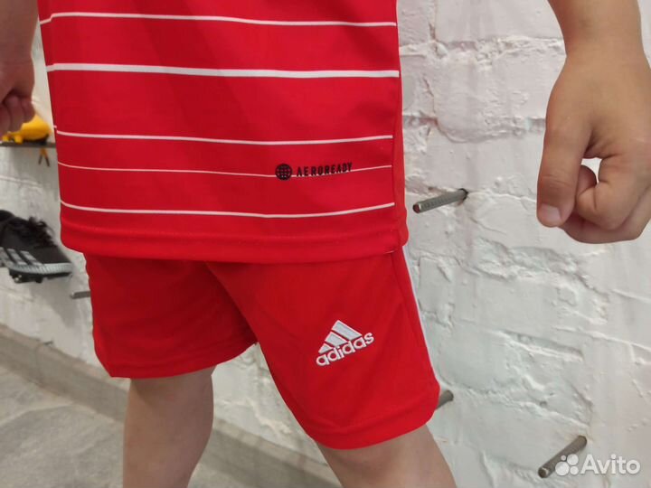 Детские бутсы и форма (Bayern Munich)