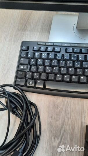 Монитор, клавиатура, док-станция