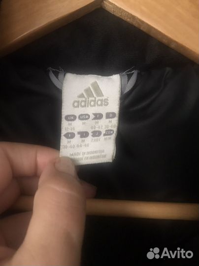 Женская куртка Adidas размер М оригинал