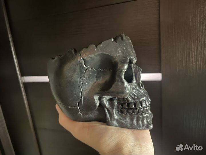 Кашпо череп