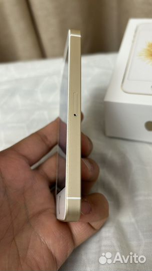 iPhone SE, 32 ГБ